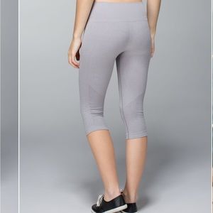 Lululemon In The Flow Crop II Heathered Medium Grey size 6